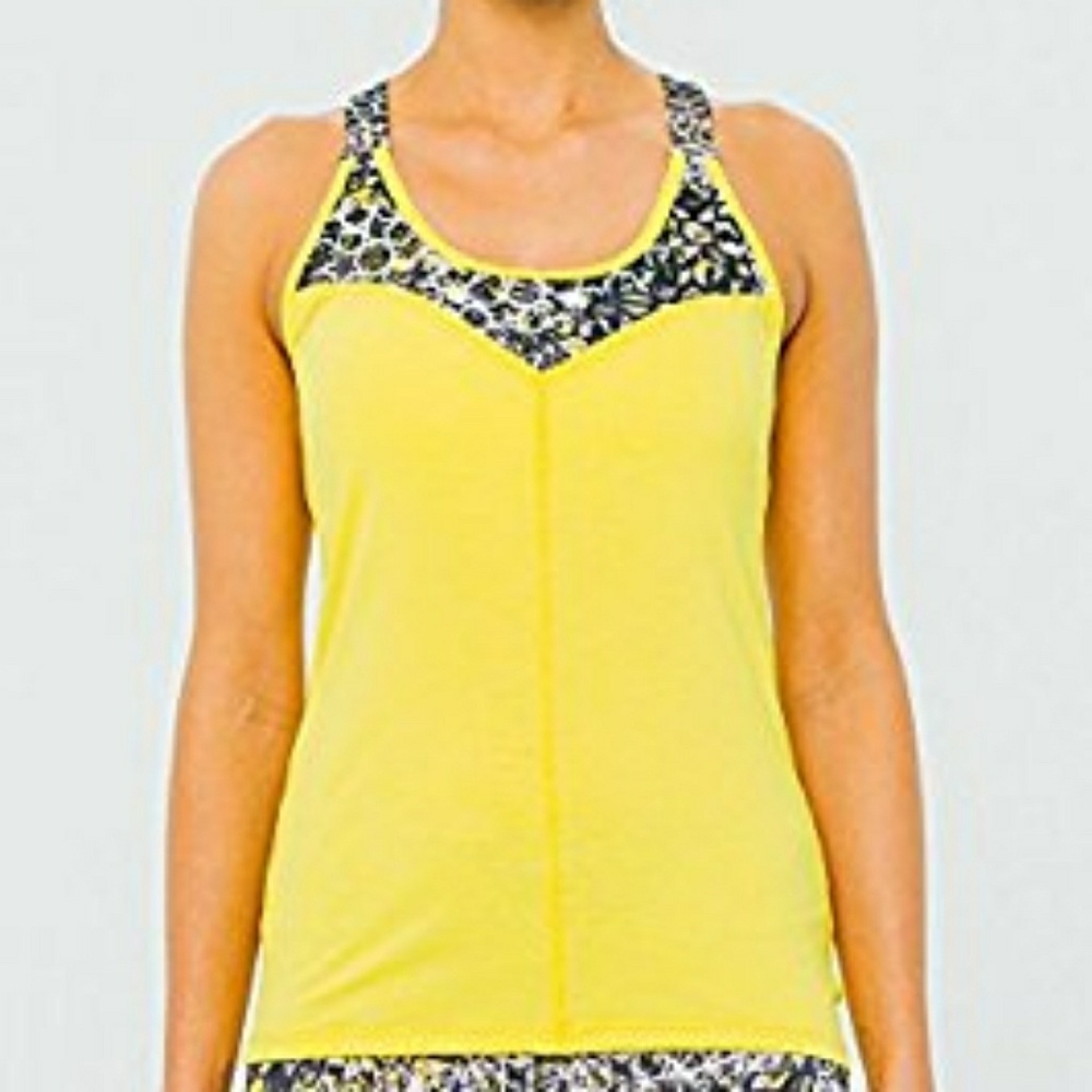 $5 with $15 bundle Lija Women's V For Victory Top, small